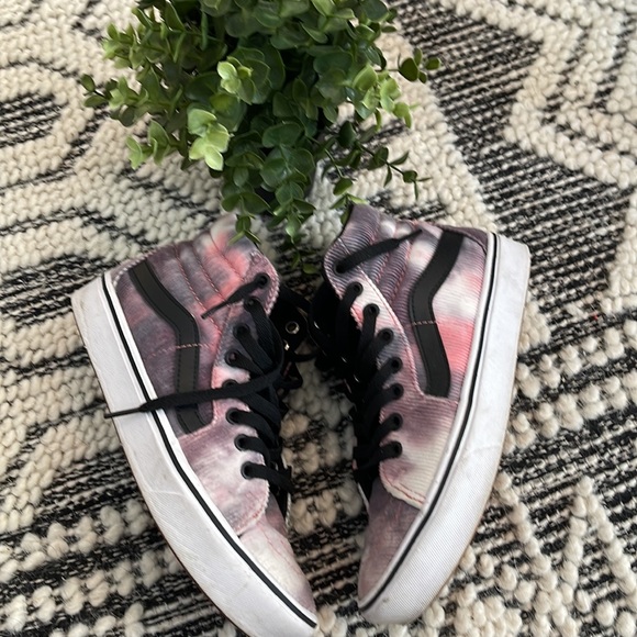 High-Top Vans - Picture 2 of 9